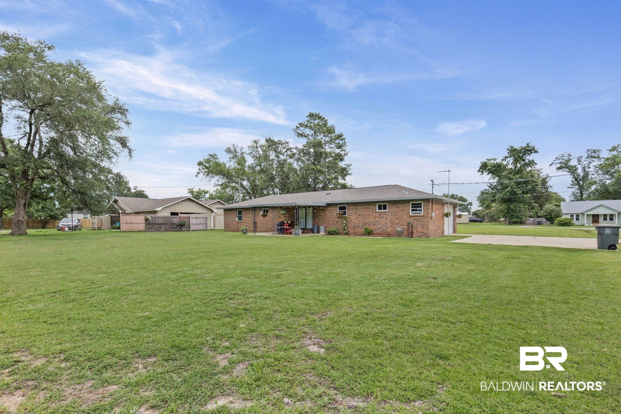 1011 North Pine Street Foley, AL 36535 - Photo 6 of 17