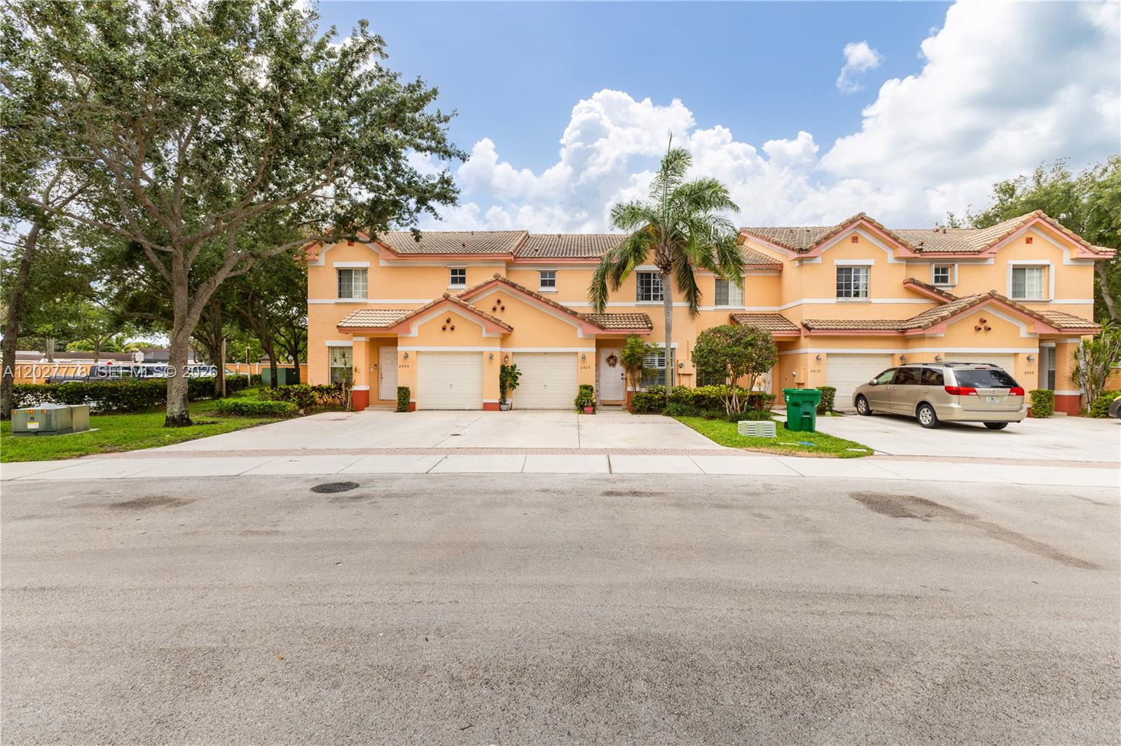 2420 Southwest 87th Way Miramar, FL 33025 - Photo 6 of 36