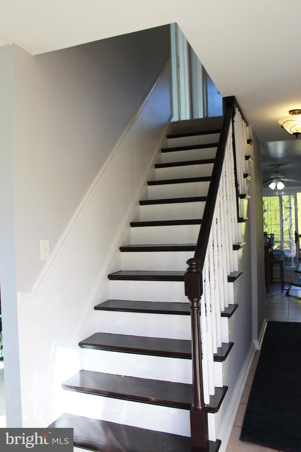 2 Thorburn Road Gaithersburg, MD 20878 - Photo 3 of 19 Center Hall Entrance in Foyer