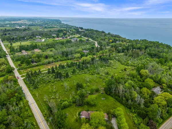 $1,200,000 | 13600 North Lake Shore Drive, Mequon, WI 53097
