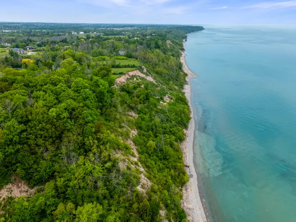 $1,200,000 | 13600 North Lake Shore Drive, Mequon, WI 53097
