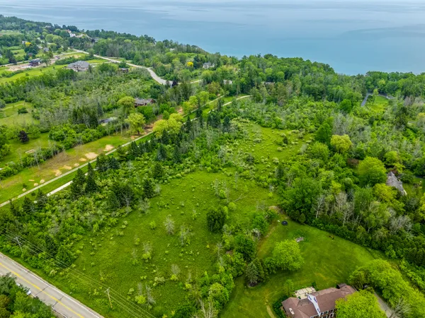 $1,200,000 | 13600 North Lake Shore Drive, Mequon, WI 53097
