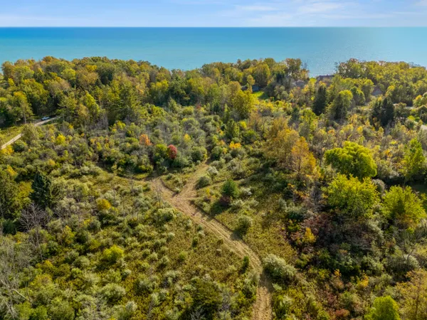 $1,200,000 | 13600 North Lake Shore Drive, Mequon, WI 53097
