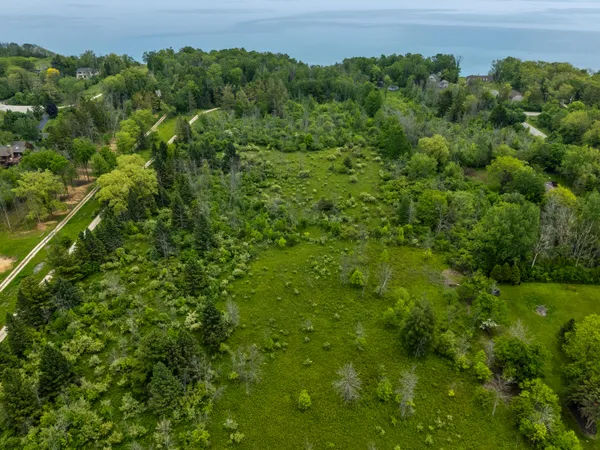 $1,200,000 | 13600 North Lake Shore Drive, Mequon, WI 53097