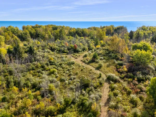 $1,200,000 | 13600 North Lake Shore Drive, Mequon, WI 53097