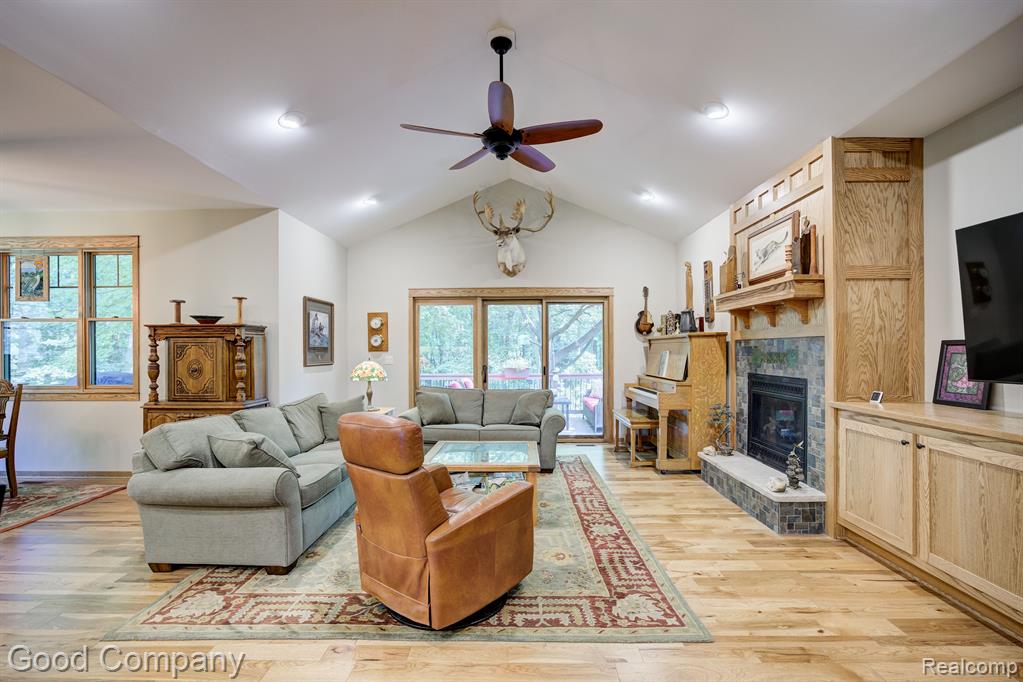 17159 Rosehill Road Pinckney, MI 48169 - Photo 3 of 59
