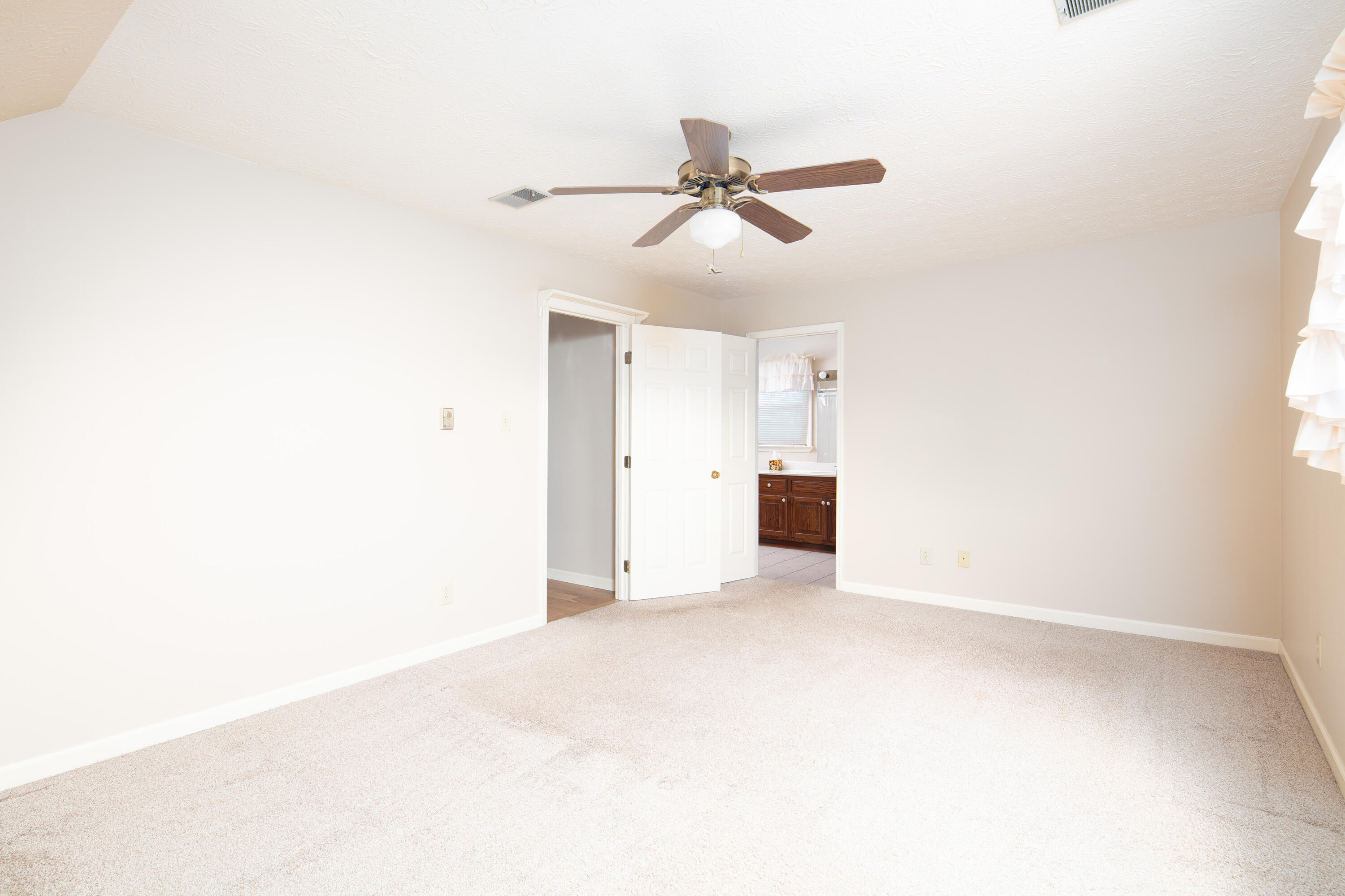 4295 Vince Road Nicholasville, KY 40356 - Photo 16 of 33 Second floor Primary bedroom