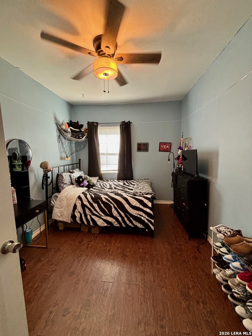 211 East Maverick Street Crystal City, TX 78839 - Photo 7 of 16