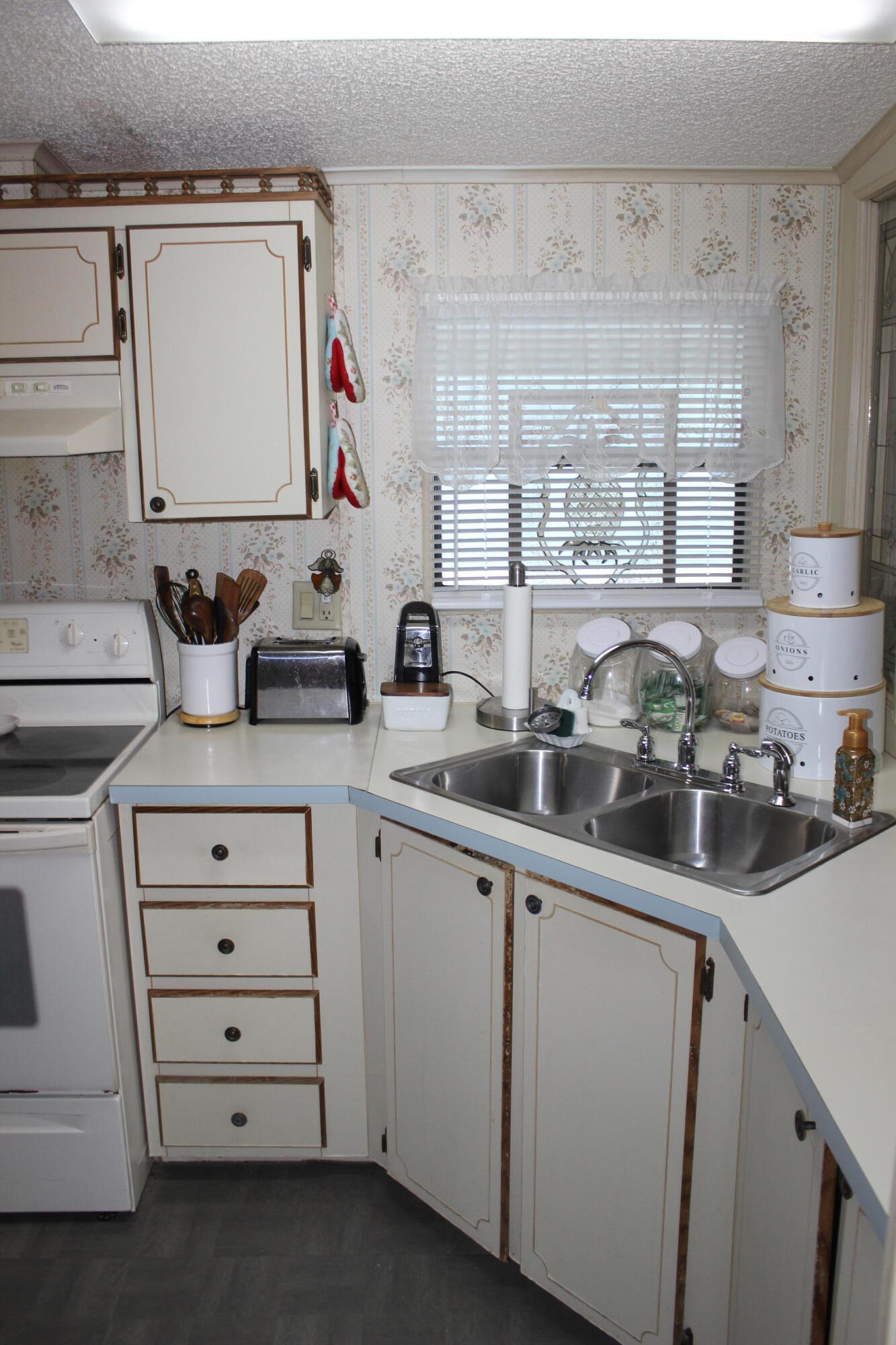 13970 Adelfa Avenue Fort Pierce, FL 34951 - Photo 11 of 23 IMG_5549