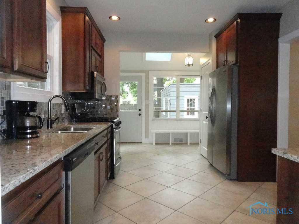 3725 Harley Road Toledo, OH 43613 - Photo 8 of 20 Kitchen.