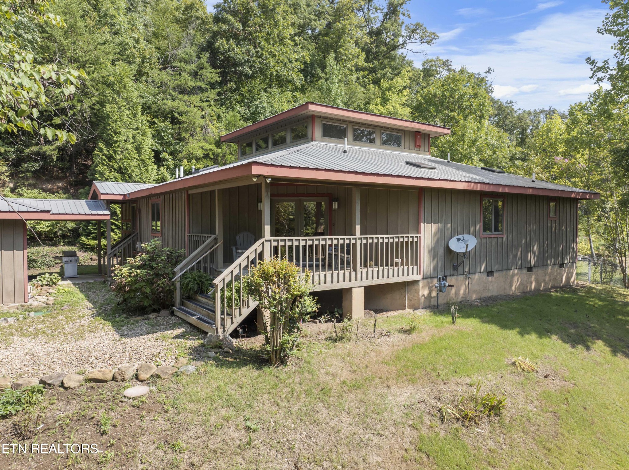 780 Old Emory Road Clinton, TN 37716 - Photo 2 of 33 a front view of a house with garden