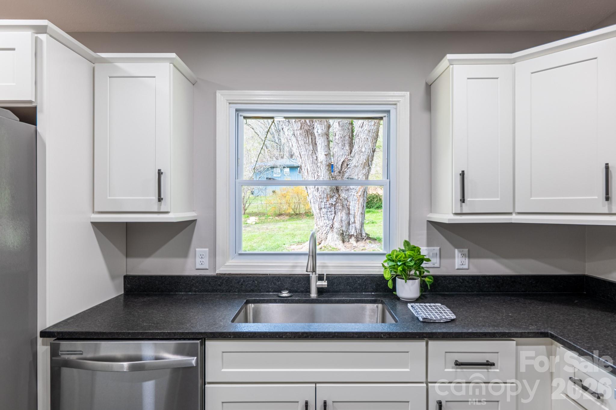 8 Hillview Road Asheville, NC 28805 - Photo 20 of 42 Gallery Image 20