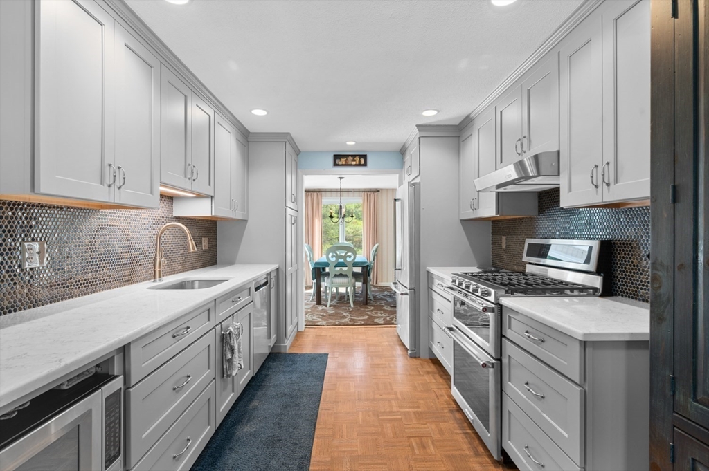 98 Village Post Road, Unit 98 Danvers, MA 01923 - Photo 2 of 27