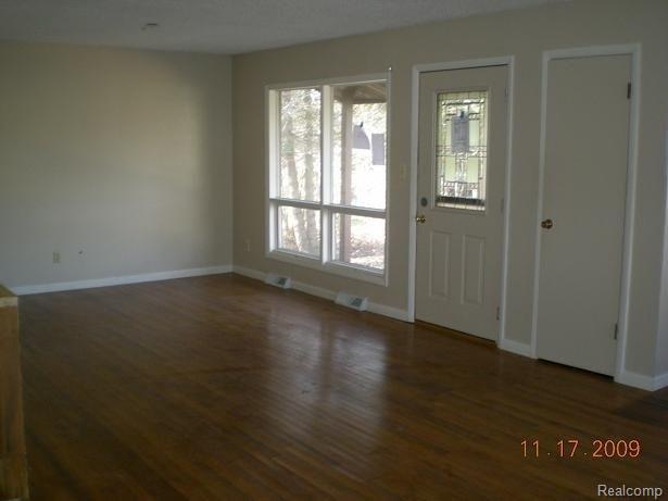 13349 Hannan Road Romulus, MI 48174 - Photo 2 of 16 Living Room 1