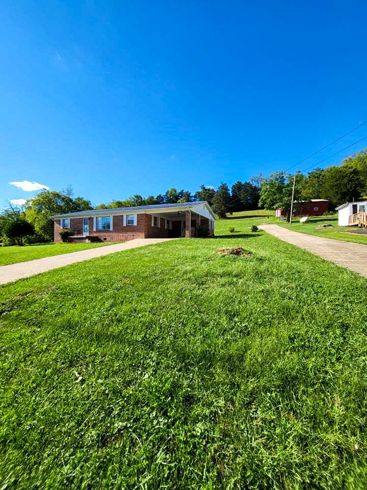 1400 West Vann Road Greeneville, TN 37743 - Photo 1 of 26 received_942494906346756