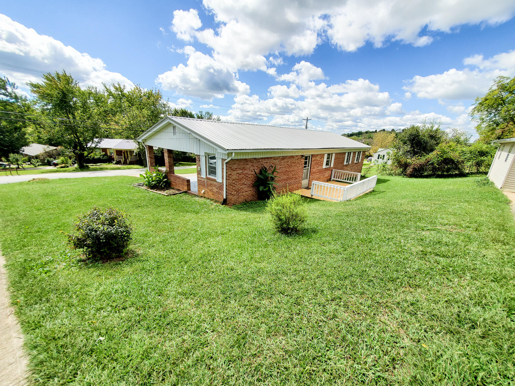 1400 West Vann Road Greeneville, TN 37743 - Photo 2 of 26 20210923_122546