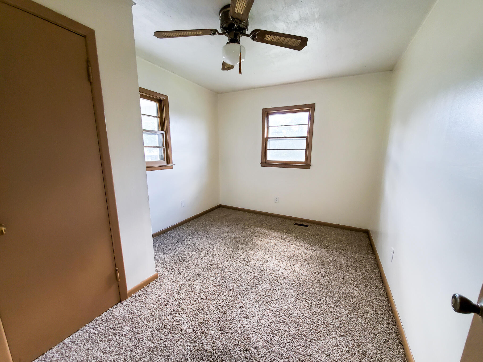 1400 West Vann Road Greeneville, TN 37743 - Photo 5 of 26 20210923_122112