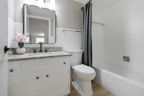 $185,000 | 2900 Maple Avenue, Unit 17E, Downers Grove, IL 60515