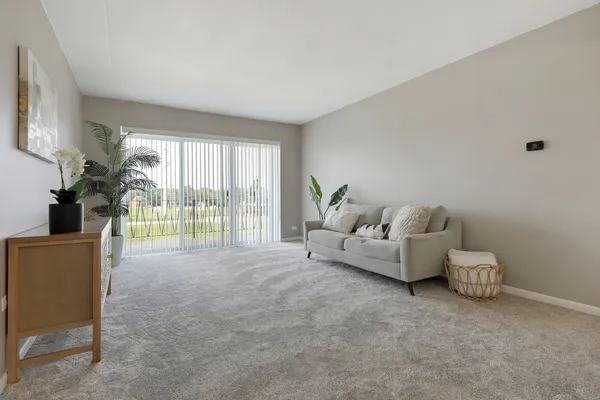 $185,000 | 2900 Maple Avenue, Unit 17E, Downers Grove, IL 60515