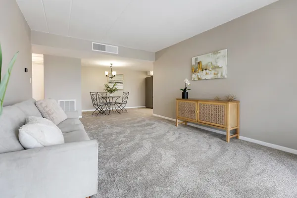 $185,000 | 2900 Maple Avenue, Unit 17E, Downers Grove, IL 60515