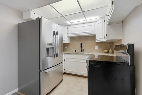 $185,000 | 2900 Maple Avenue, Unit 17E, Downers Grove, IL 60515
