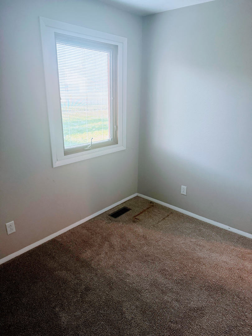 2511 Trafalgar Square Champaign, IL 61821 - Photo 17 of 26 an empty room with a window