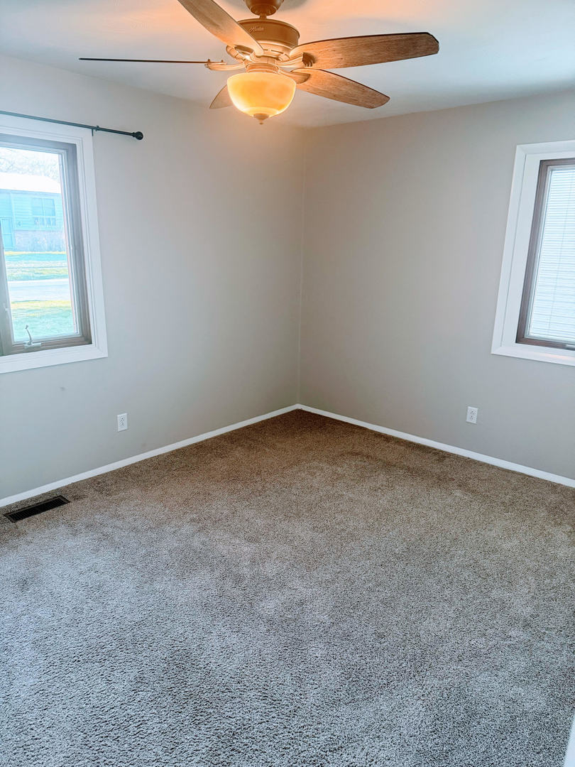 2511 Trafalgar Square Champaign, IL 61821 - Photo 21 of 26 an empty room with a window