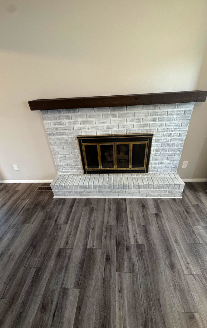 2511 Trafalgar Square Champaign, IL 61821 - Photo 5 of 26 a living room with a wooden floor