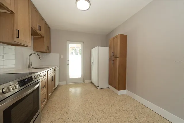 $2,450 | 2000 1st Street Southeast, St. Petersburg, FL 33705