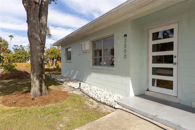 $2,450 | 2000 1st Street Southeast, St. Petersburg, FL 33705