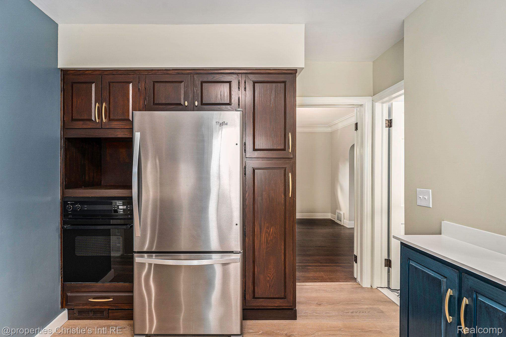 302 Moran Road Grosse Pointe, MI 48236 - Photo 9 of 38 Gallery Image 9