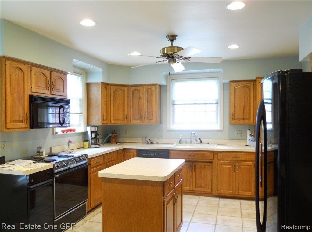 1166 Whittier Road Grosse Pointe, MI 48230 - Photo 4 of 16 04.JPG