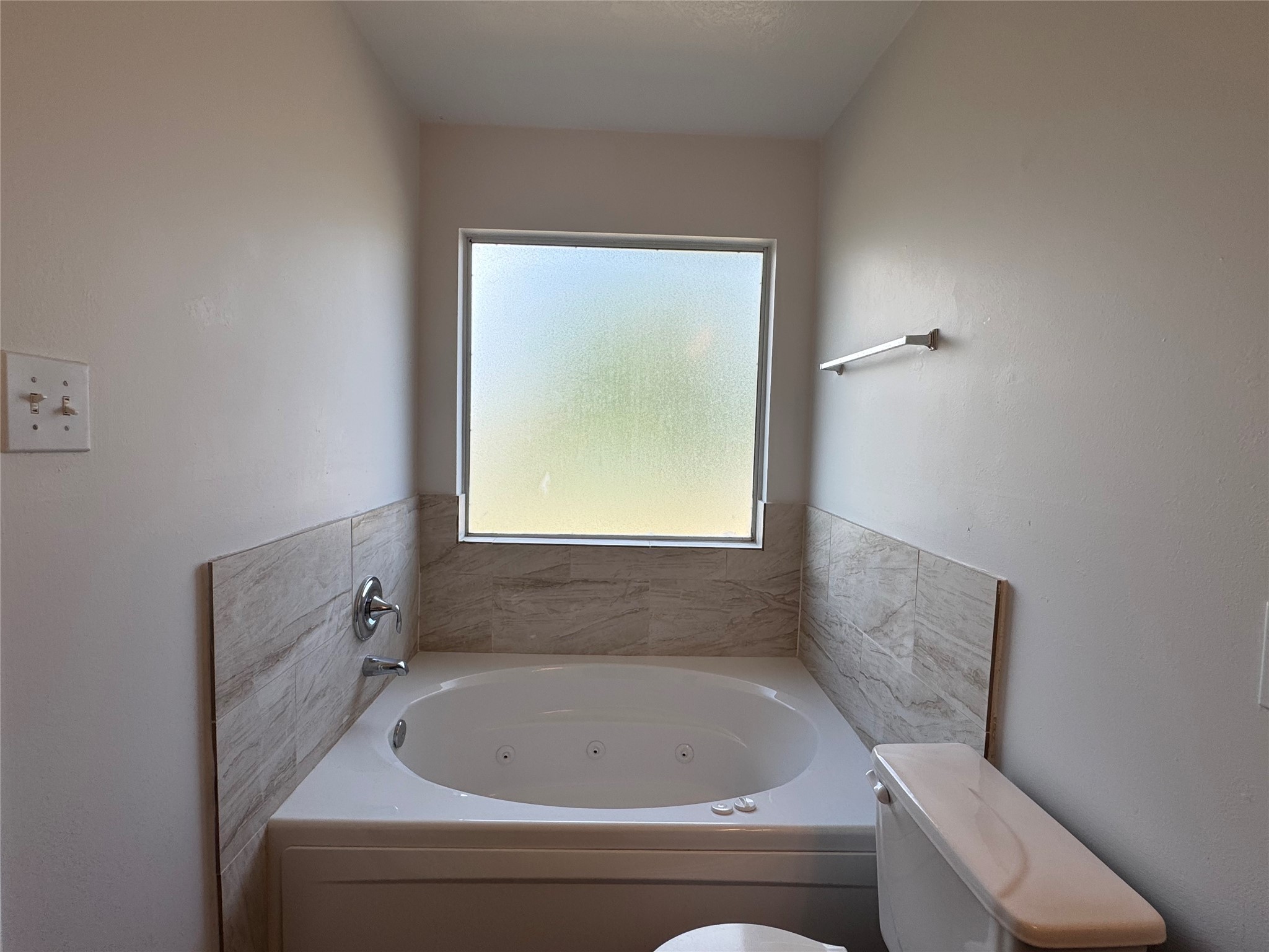 21543 Falvel Misty Drive Spring, TX 77388 - Photo 23 of 40 a bathroom with a bathtub and window