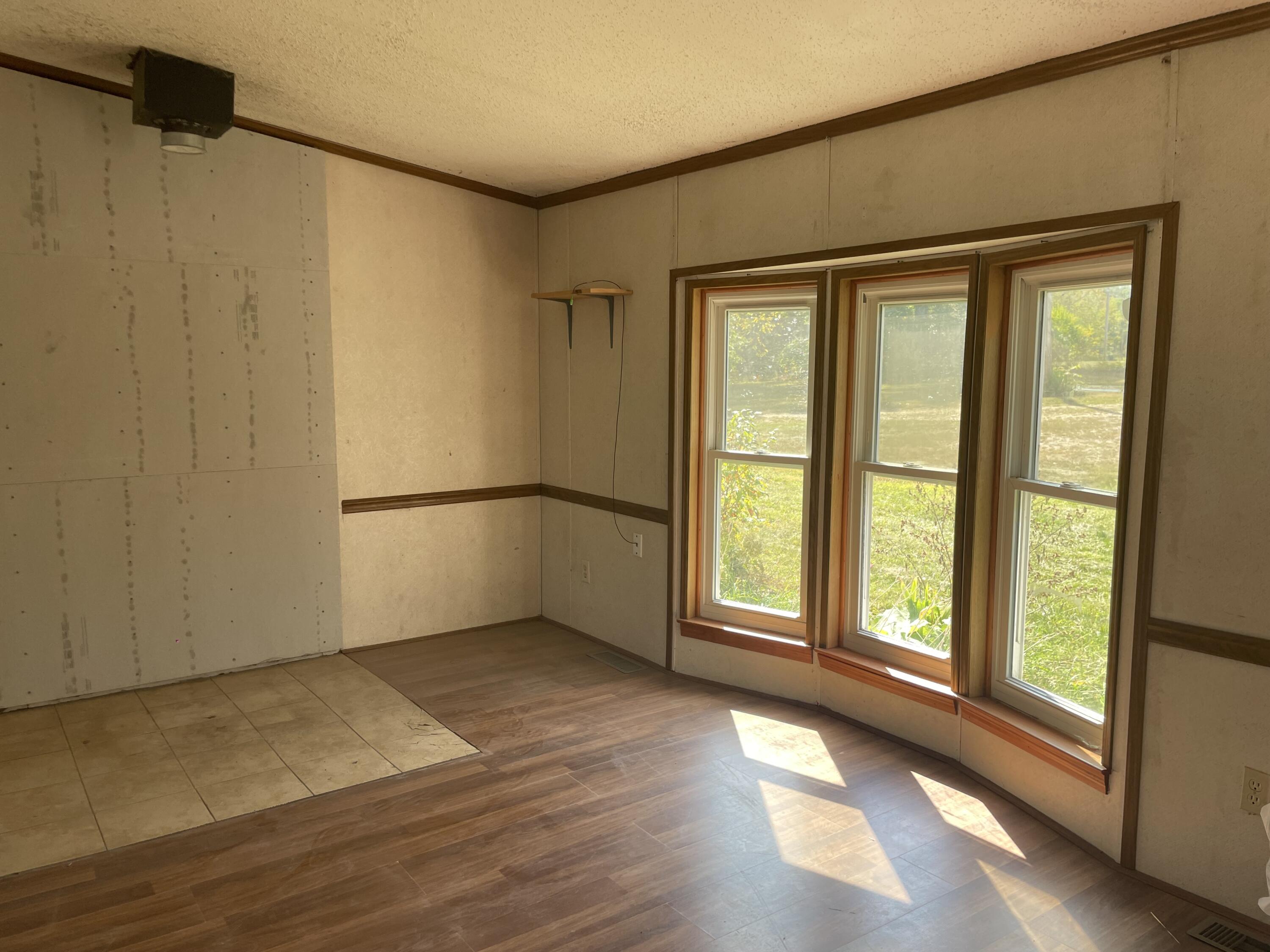 14525 Sharon Hollow Road Manchester, MI 48158 - Photo 2 of 20 Living Room