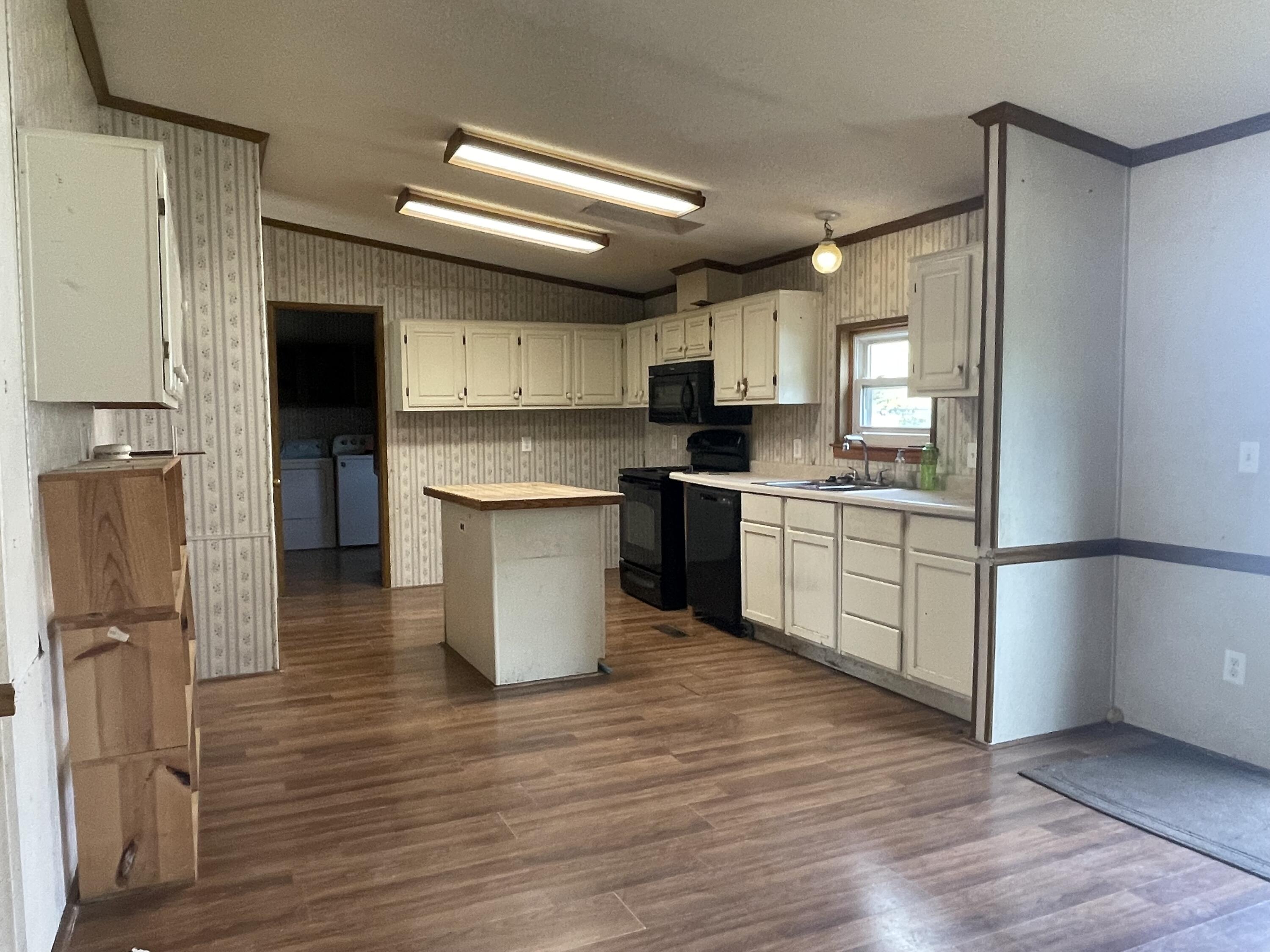 14525 Sharon Hollow Road Manchester, MI 48158 - Photo 4 of 20 Kitchen With Island