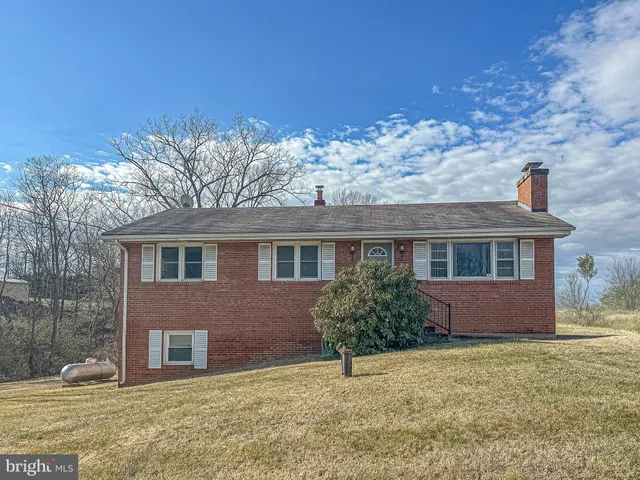 $349,900 | 202 Poe Drive, Front Royal, VA 22630