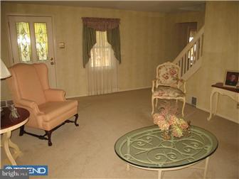 104 Redford Road Oreland, PA 19075 - Photo 4 of 12 Living Room