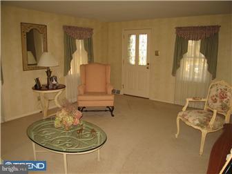 104 Redford Road Oreland, PA 19075 - Photo 5 of 12 Living Room