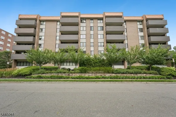 $725,000 | 1 Euclid Avenue, Unit 2E, Summit, NJ 07901