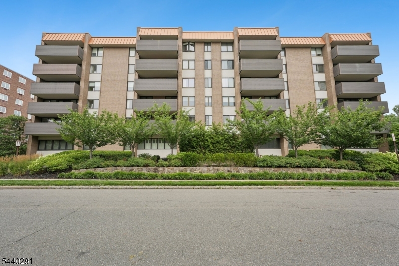 1 Euclid Avenue, Unit 2E Summit, NJ 07901 - Photo 1 of 26