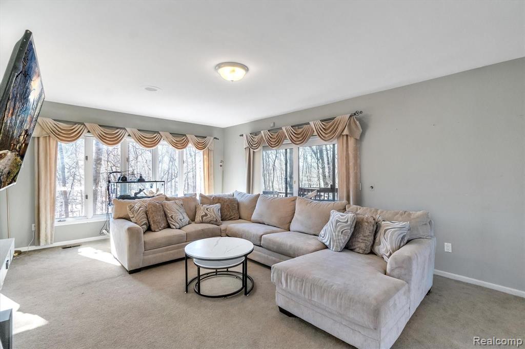 34412 Quaker Valley Road Farmington Hills, MI 48331 - Photo 9 of 57