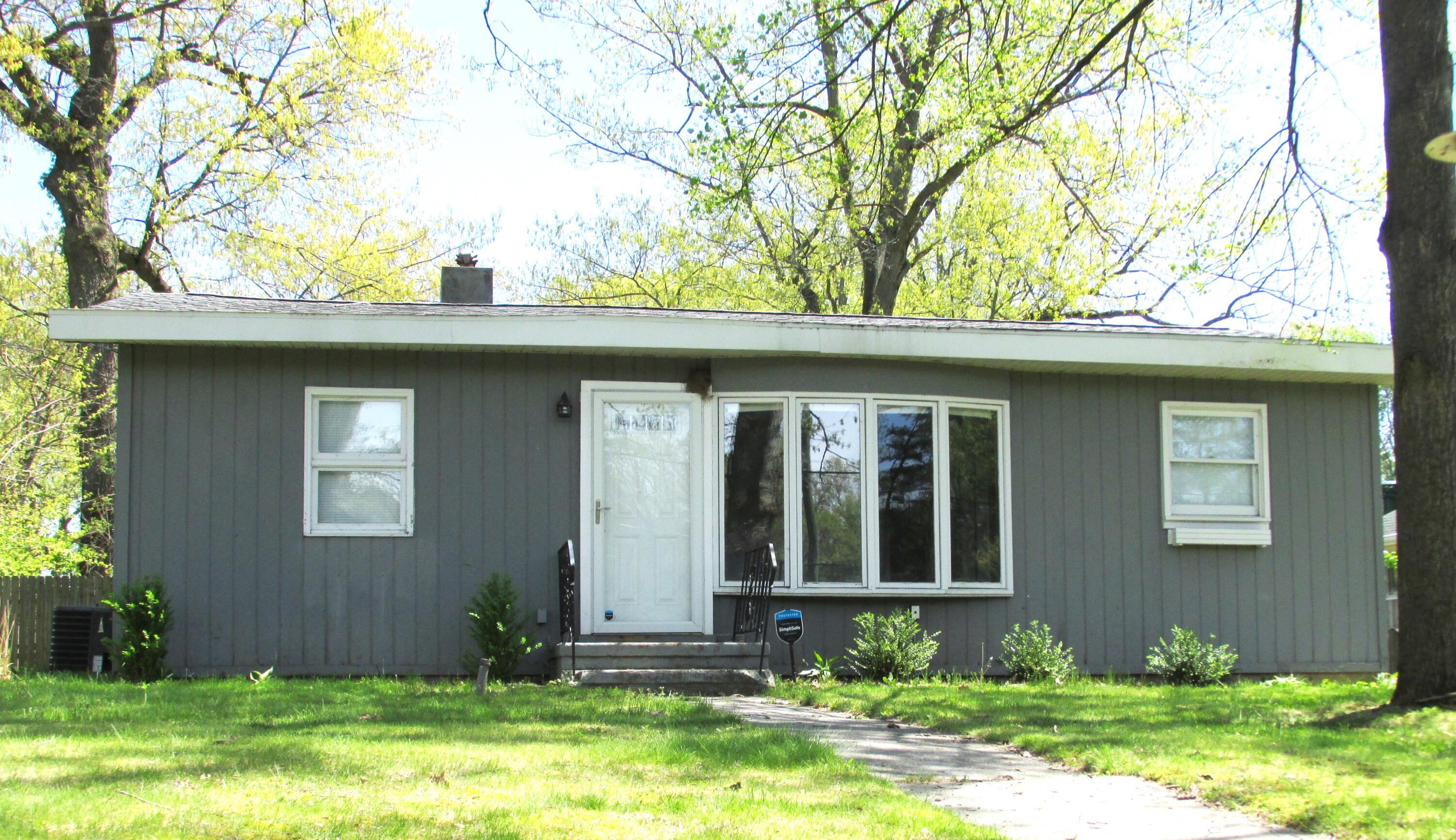 209 Holton Road La Porte, IN 46350 - Photo 1 of 22 Front photo