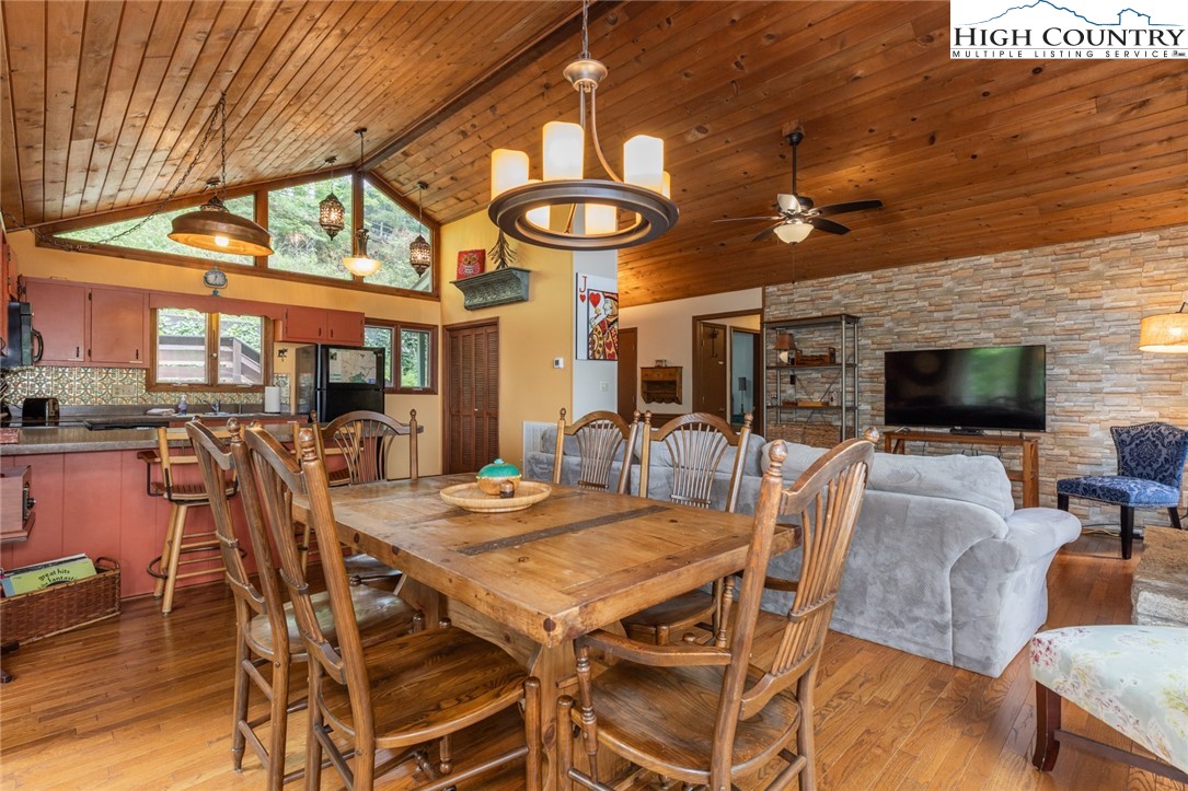 286 Deer Run Road Deep Gap, NC 28618 - Photo 10 of 27
