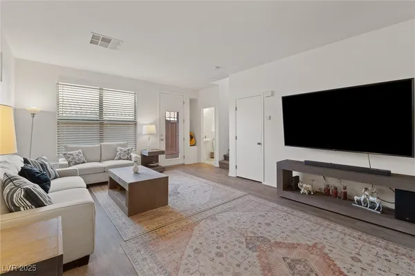 $1,950 | 9756 Villa La Mora Avenue, Las Vegas, NV 89147