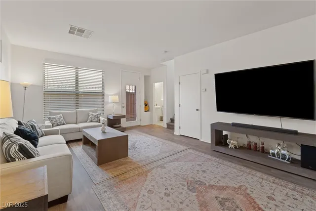 $1,950 | 9756 Villa La Mora Avenue, Las Vegas, NV 89147