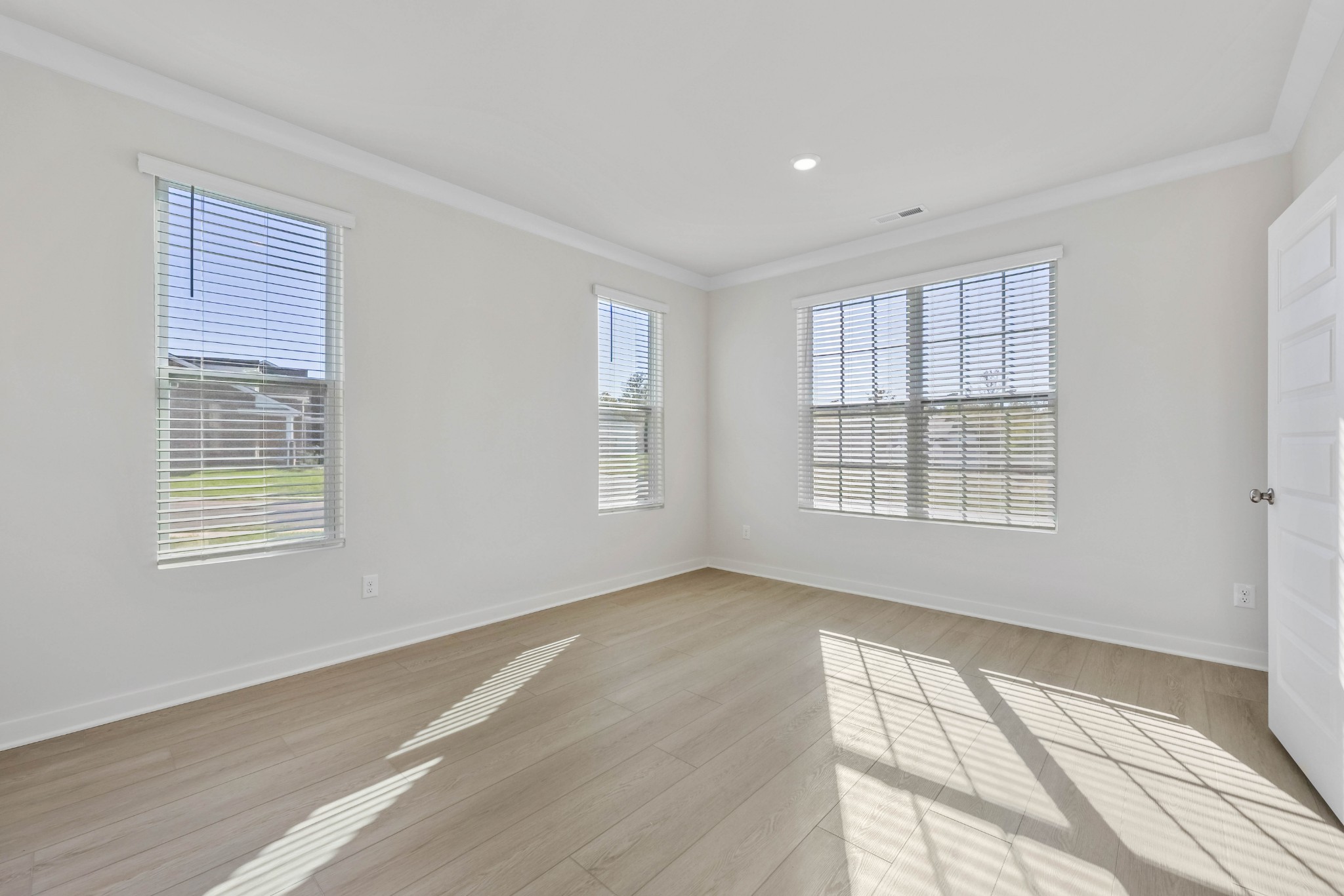 2041 Daniel Johnson Way Clarksville, TN 37043 - Photo 10 of 58