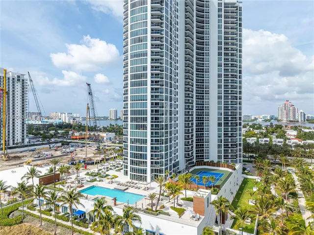 $3,000,000 | 18911 Collins Avenue, Unit 405, Sunny Isles Beach, FL 33160