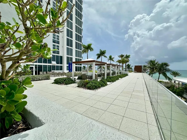 $3,000,000 | 18911 Collins Avenue, Unit 405, Sunny Isles Beach, FL 33160