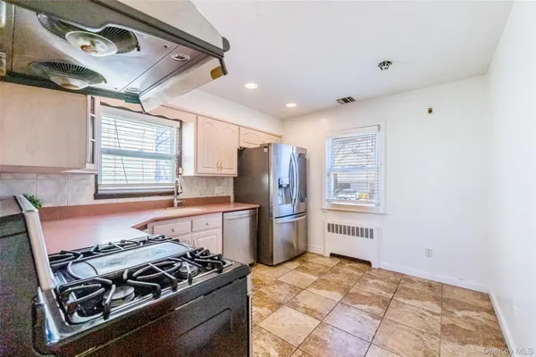 $980,000 | 567 Oxford Road, Cedarhurst, NY 11516