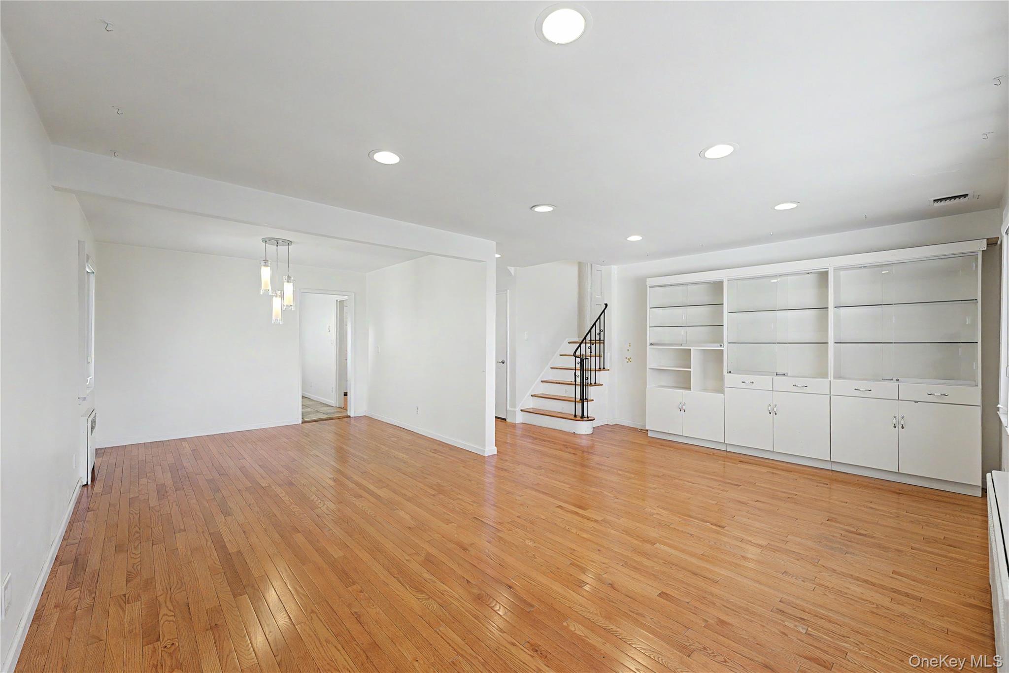567 Oxford Road Cedarhurst, NY 11516 - Photo 7 of 31